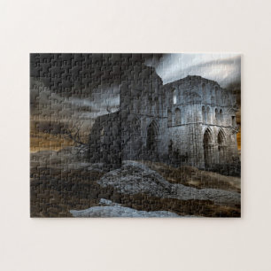 Moody Abandoned Ruins of Gothic Cathedral Legpuzzel