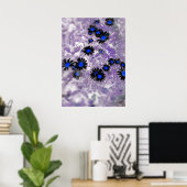 Moody Abstract Black & Blue Daisy op Paars Plant Poster (Thuiskantoor)