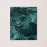 Moody Agate | Blauwgroen Groene Malachiet Rijke Je Legpuzzel<br><div class="desc">90s grunge geïnspireerde duistere, verfijnde waterverf gemarmerde agaatsteen in een diep humeurige juweeltoon met faux metallic folie en glitteraderen in een rijke, dramatische met abstracte vloeistofwervelingen en glitteraderen. Vanuit het collectie "Till Death Do Us Part" voegt dit prachtige vrouwelijke handgeschilderde verloop de perfecte pop van kleur toe. Ga voor het...</div>