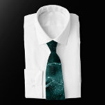 Moody Agate | Blauwgroen Groene Malachiet Rijke Je Stropdas<br><div class="desc">90s grunge geïnspireerde duistere, verfijnde waterverf gemarmerde agaatsteen in een diep humeurige juweeltoon met faux metallic folie en glitteraderen in een rijke, dramatische met abstracte vloeistofwervelingen en glitteraderen. Vanuit het collectie "Till Death Do Us Part" voegt dit prachtige vrouwelijke handgeschilderde verloop de perfecte pop van kleur toe. Ga voor het...</div>