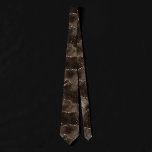 Moody Agate | Koffie Bruin Gouden Brons Taupe Stropdas<br><div class="desc">90s grunge geïnspireerde duistere, verfijnde waterverf gemarmerde agaatsteen in een diep humeurige juweeltoon met faux metallic folie en glitteraderen in een rijke, dramatische met abstracte vloeistofwervelingen en glitteraderen. Vanuit het collectie "Till Death Do Us Part" voegt dit prachtige vrouwelijke handgeschilderde verloop de perfecte pop van kleur toe. Ga voor het...</div>
