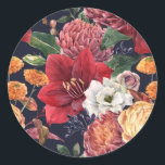 Moody Amaryllis en Chrysanthemum Floral Wedding Ronde Sticker<br><div class="desc">Deze bloemige sticker is ideaal voor bruiloften, vrijgezellenfeesten en seizoensgebonden bijeenkomsten en beschikt over een prachtig boeket van rode, oranje en mauve bloemen. Het botanische kunstwerk voegt een romantische en rustieke charme toe aan uw decor. Gebruik deze botanische sticker om enveloppen af te dichten, gunsten te versieren of plaatsinstellingen te...</div>