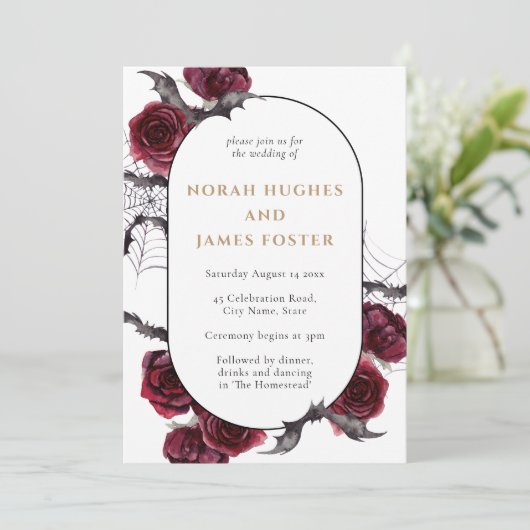Moody Arch Floral Burgundy Black Halloween Wedding Kaart (Staand voorkant)
