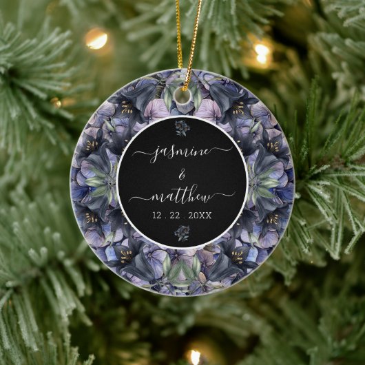 Moody Black Floral Classic Couple Names Wedding Keramisch Ornament (Boom)