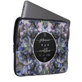 Moody Black Floral Classic Couple Names Wedding Laptop Sleeve (Voorkant Rechts)