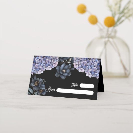 Moody Black Floral Classic Whimsical Chic Wedding Plaatskaartje (Voorkant)