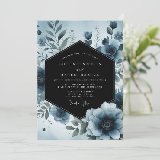 Moody Blue Floral Botanical Wedding Kaart (Staand voorkant)