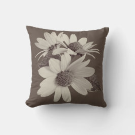 Moody Brown Daisy Custom Monogram Chince Kussen