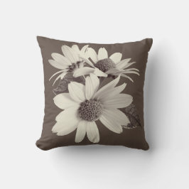 Moody Brown Daisy Pillow Kussen