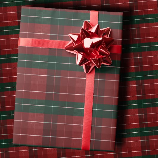 Moody Burgundy and Hunter Green Stripe Plaid Xmas Cadeaupapier