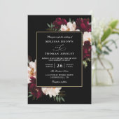 Moody Burgundy Blush Floral QR Code Wedding Kaart (Staand voorkant)
