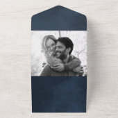 Moody Dark Navy Blue Waterverf Modern Wedding All In One Uitnodiging (Buitenkant)