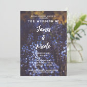 Moody Dark Rustic Paars Flower Field Wedding Kaart (Staand voorkant)