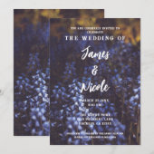 Moody Dark Rustic Paars Flower Field Wedding Kaart (Voorkant / Achterkant)