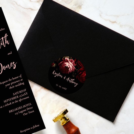 Moody donker  bloemenbruiloft ronde sticker