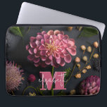 Moody Floral monogram Laptop Sleeve<br><div class="desc">Personaliseer dit moody floral tech hoesje met je monogram initiaal en je voor- of achternaam in chique letters. Geweldig voor jezelf of als cadeau geven. SELECTEER UW HOESJE GROOTTE bij het bestellen.</div>