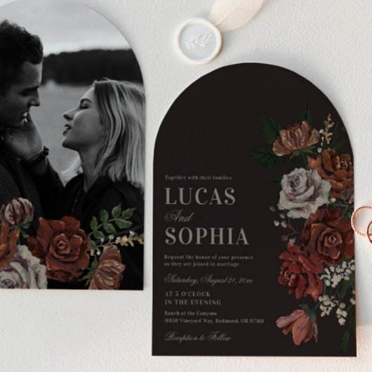 Moody Florals Arch Wedding Invitation Kaart