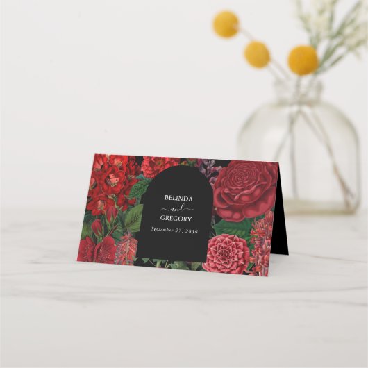 Moody Florals Black Arch Burgundy Red Wedding Plaatskaartje (Achterkant)