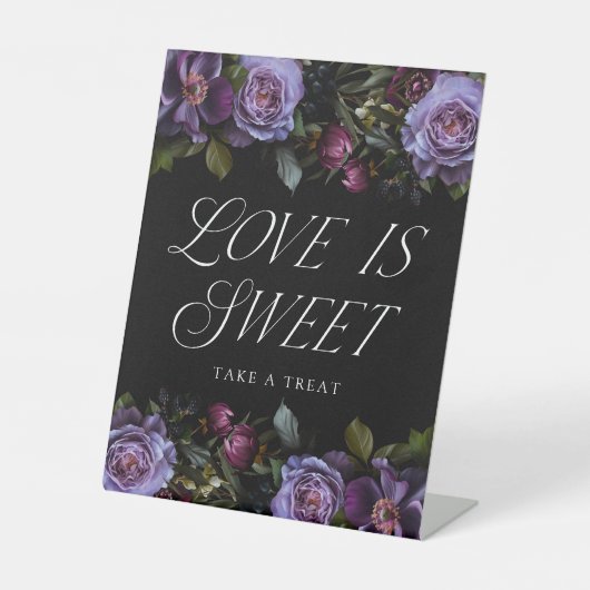 Moody Gothic Paarse Bloemen Bruiloft Liefde is Zoe Reclamebord Met Voetstuk (Voorkant)