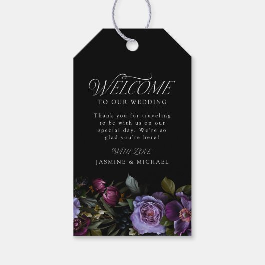 Moody Gothic Paarse Bloemen Bruiloft Welkom Cadeaulabel (Voorkant)