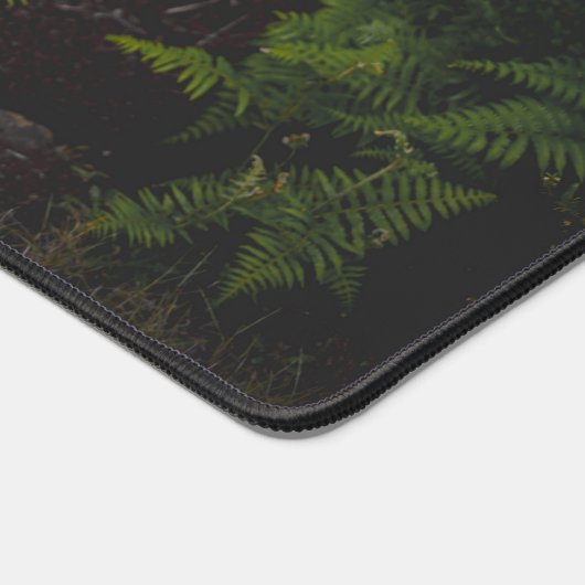 Moody green nature theme with ferns bureaumat (Hoek)