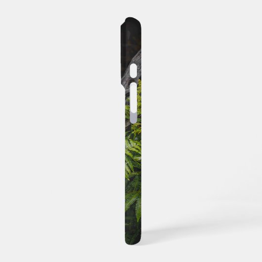 Moody green nature theme with ferns iPhone hoesje (Linkerkant)