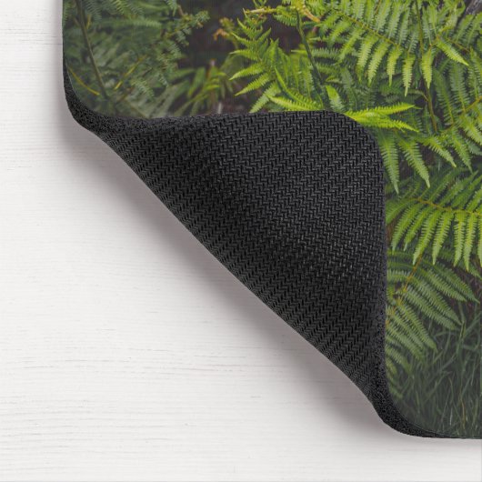 Moody green nature theme with ferns muismat (Hoek)