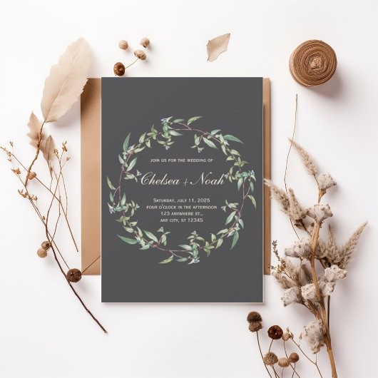 Moody Greenery Wreath Wedding Invitation Kaart