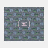 Moody Hand Drawn Retro Blue Daisy Floral Monogram Fleece Deken (Voorkant (Horizontaal))