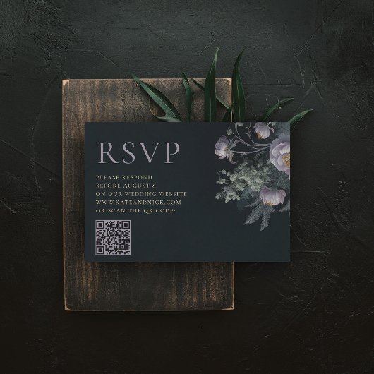 Moody Lila pioen Floral QR Code Wedding RSVP Kaartje