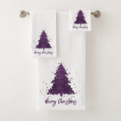 Moody Merry Christmas | Paarse dieppruimenboom Bad Handdoek (Insitu)