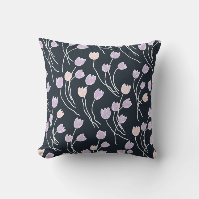 Moody Midnight Garden Navy & Lilac Floral Kussen (Voorkant)