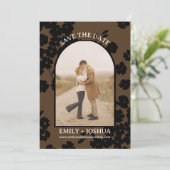 Moody Modern Floral Flat Save The Date Kaart Bruin (Staand voorkant)
