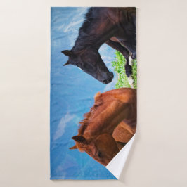 Moody Mountain Horses: Een fijne kunst reis  Badhanddoek