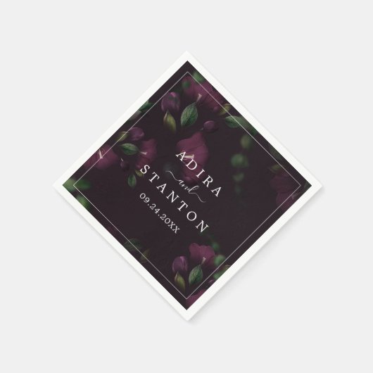 Moody Paarse Blooms | Zwarte Patroonbruiloft Servet (Hoek)