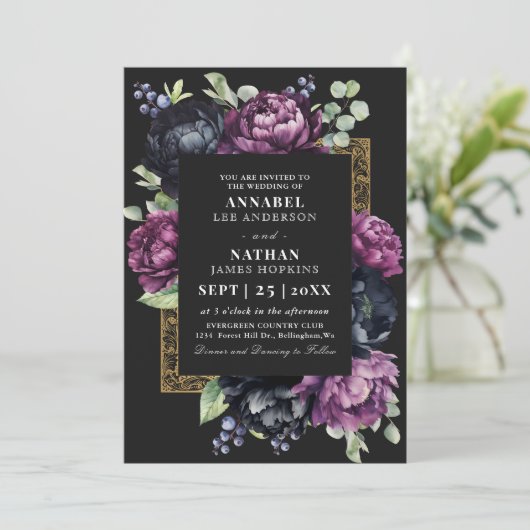 Moody Paarse en zwarte elegante bloemenbruiloft Kaart (Staand voorkant)