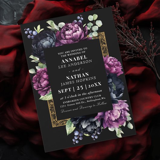 Moody Paarse en zwarte elegante bloemenbruiloft Kaart