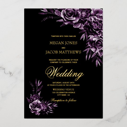 Moody Paarse Floral Gold Text Wedding Folie Uitnodiging (Voorkant)