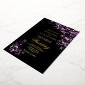 Moody Paarse Floral Gold Text Wedding Folie Uitnodiging (Gedraaid)
