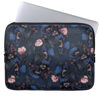 Moody, Painterly Waterverf Bloemen en bessen Laptop Sleeve