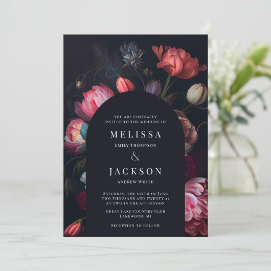 Moody Peony Floral Wedding Arch Invitation Kaart (Staand voorkant)