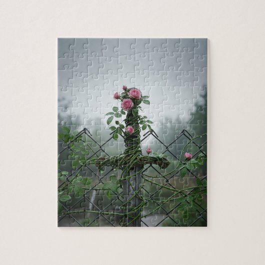 Moody Pink Rose op Chain Link Fence Foto Legpuzzel (Verticaal)