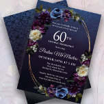 Moody Purple Flowers 60e verjaardagsfeestje Kaart<br><div class="desc">Geavanceerde en humeurige donkere paarse rozen en wilde bloemen creëer een chique bloemenontwerp. Poppen van wit en blauw voegen visuele interesse en diepte toe. Bessen en fruit dragen bij aan het zwoele design. Samen versieren ze een elegant ovaal gouden lijst met meerdere strengen. De uitnodigingsachterkant heeft een subtiel geometrisch patroon....</div>
