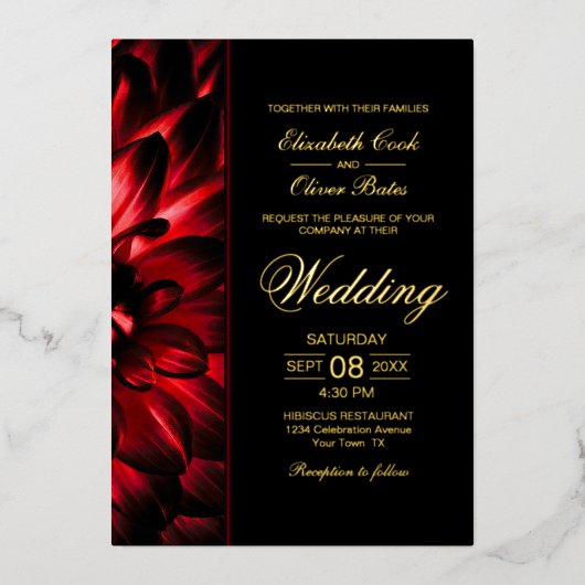 Moody Red Dahlia Floral Gold Text Wedding Folie Uitnodiging (Voorkant)