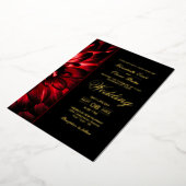 Moody Red Dahlia Floral Gold Text Wedding Folie Uitnodiging (Gedraaid)