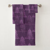 Moody Tree patroon | Deep Plum Paarse Kerstmis Bad Handdoek (Insitu)
