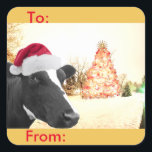 Mooey Christmas Winter Koe Santa Hat Gift Label<br><div class="desc">Een zeer vrolijke koe met een kerstmuts,  wil je een geestig kerstfeest en een fantastisch nieuwjaar wensen! Ook met een prachtige winter sneeuwscène met een briljant verlichte en versierde kerstboom op de achtergrond met een gouden ster op de top.</div>