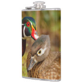 Mooi aanraakmoment tussen houten eenden heupfles (Links)