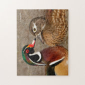 Mooi aanraakmoment tussen houten eenden legpuzzel (Verticaal)