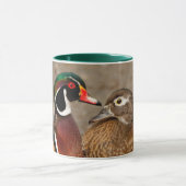 Mooi aanraakmoment tussen houten eenden mok (Midden)